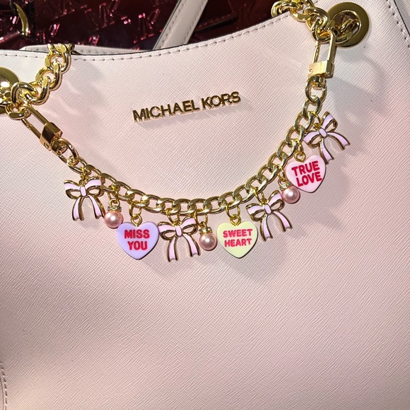 CONVERSATION HEARTS AND BOWS PURSE CHARM CHAIN - Picture 2 of 3